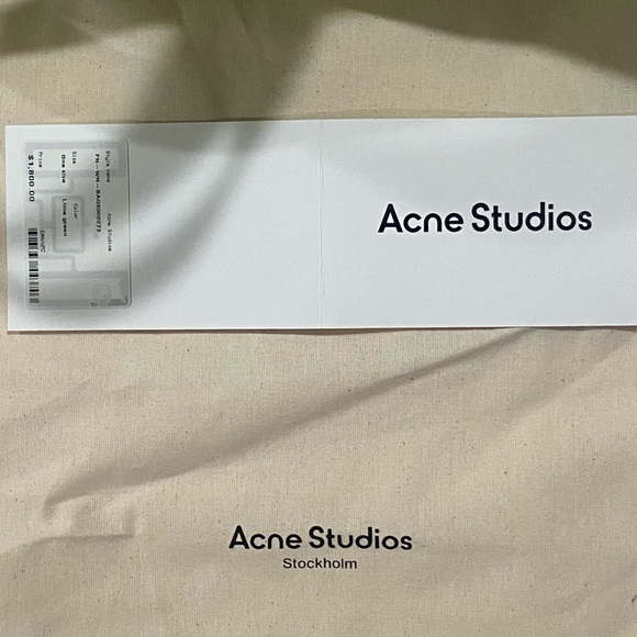 Acne Green Tote Bag with Modern Design and Spacious Interior - Picture 8 of 8